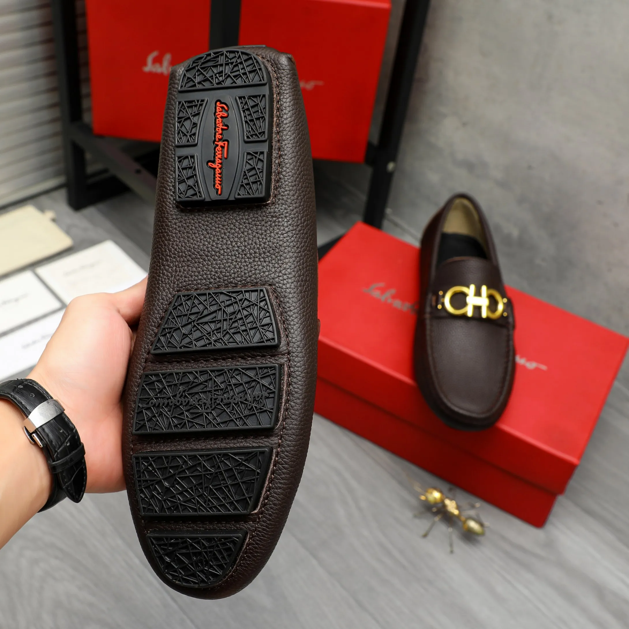 Men's shoes 💰420 Product trademark: Ferragamo "Ferragamo" business casual slip-on shoes Regular size: 38-46 (45.46 custom-made and non-returnable) Product materials: Selected small pebbled cowhide upper, sheepskin lining, original rubber outsole